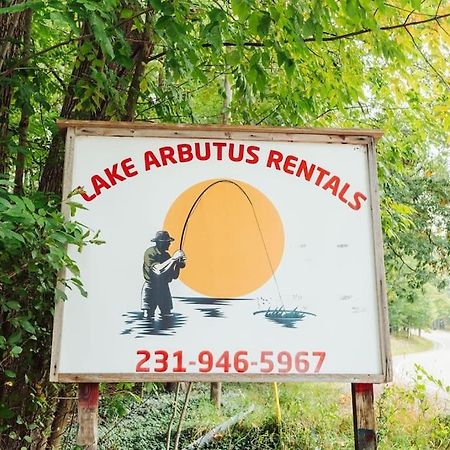 Arbutus Lake 3 Bedroom Cottage Traverse City Exterior photo