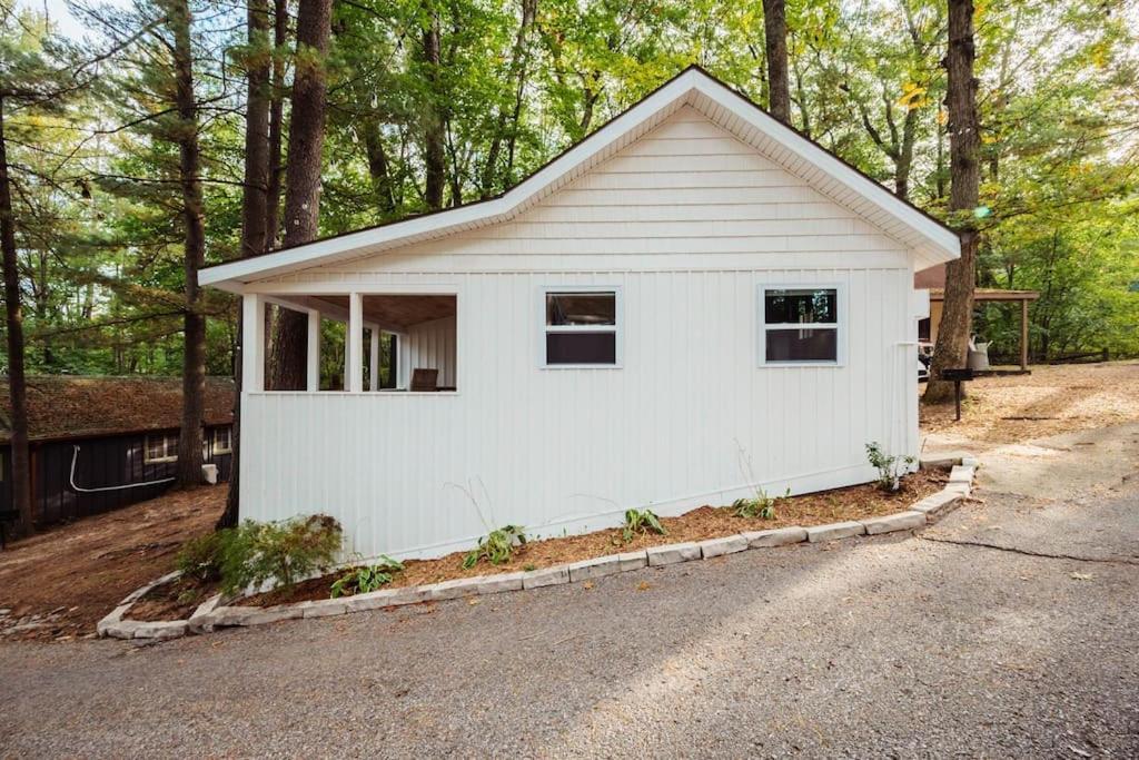 Arbutus Lake 3 Bedroom Cottage Traverse City Exterior photo