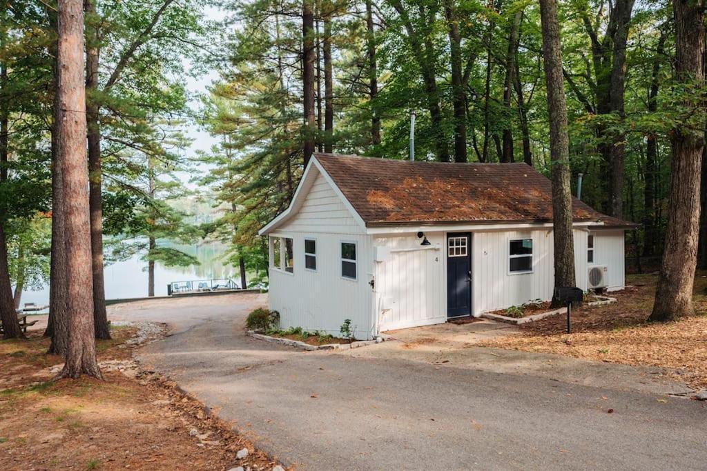Arbutus Lake 3 Bedroom Cottage Traverse City Exterior photo